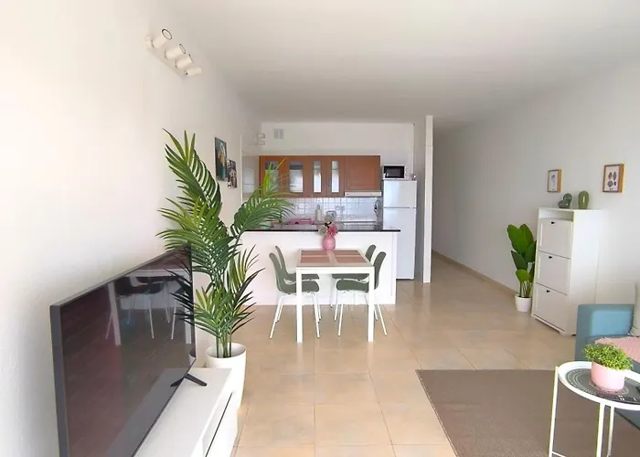 Rosa De Mar 1 - Parking, Pool, Beachfront, First Coastline, Tv Channels 아파트 *